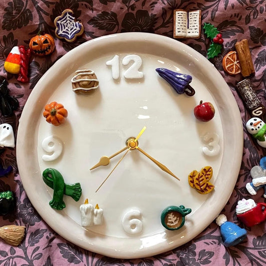 🎄HOT SALE 49% OFF⛄-🕰️Holiday Charm Clock with Seasonal Magnet Charms